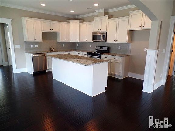 4th image of 313 Shackleford Drive