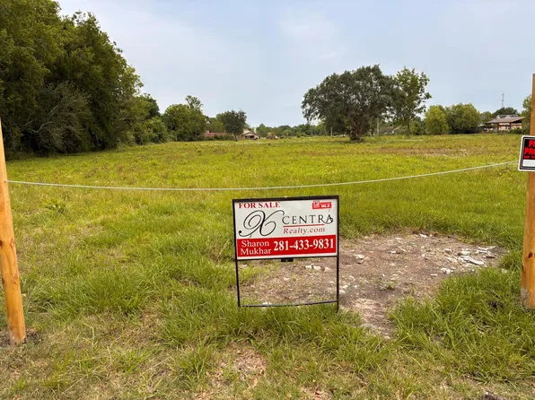 2933 Indiana St, Fresno, TX 77545