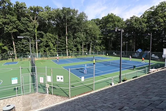 363 Catskill Ct — Photo 15
