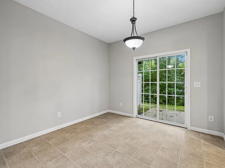 1424 Beech Grove Way — Photo 7
