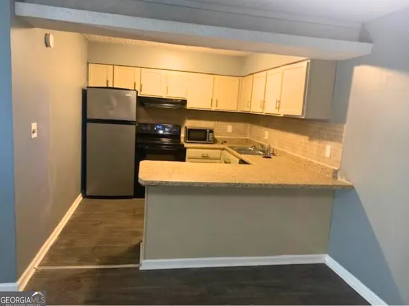 619 Camelot Dr S, Atlanta, GA 30349