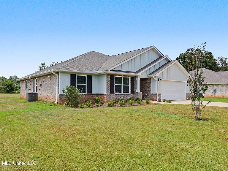107 Mill Ct — Photo 2