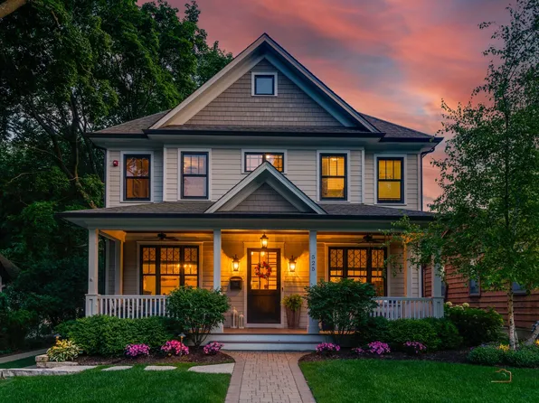 525 Meadow Ln, Libertyville, IL 60048