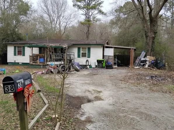 38 Harpers Lake Dr, Hiram, GA 30141