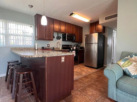 4th image of 380 Woodland Ave #0