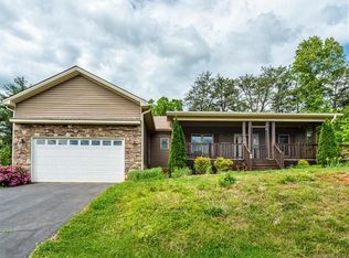 32 Lancaster Ln, Weaverville, NC 28787