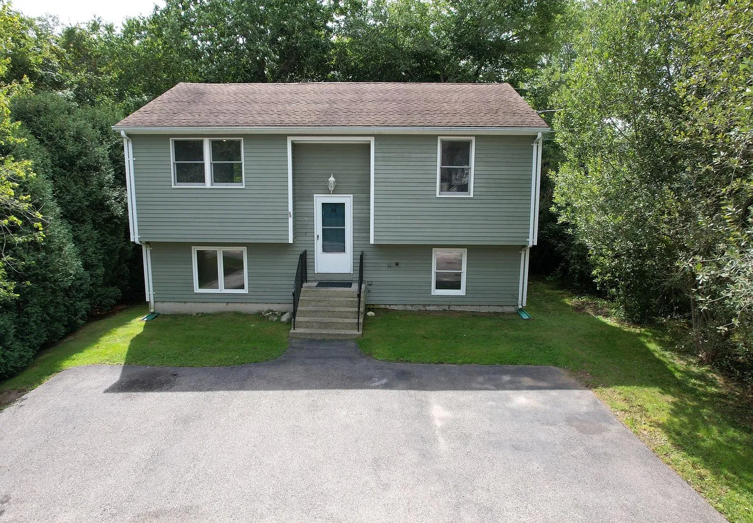 4 bed, 1208 sqft, $2,700 — Photo 2