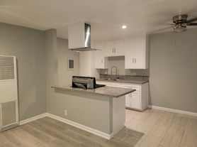 225 S Madison Ave, Monrovia, CA