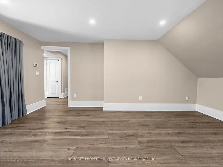 107 Kent St #UPPER — Photo 12