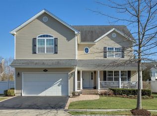 136 Breeley Blvd, Melville, NY 11747