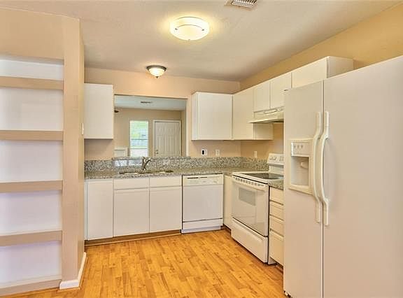 2nd image of 1814 River Crossing Cir APT A