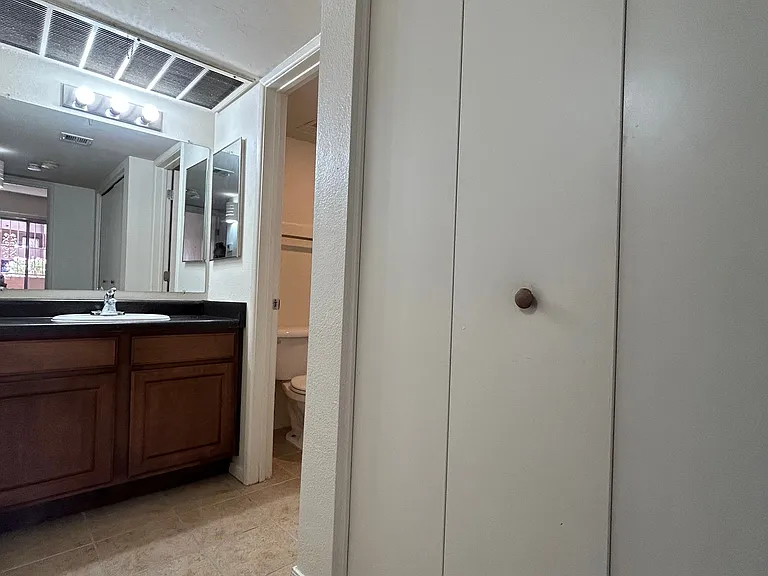 1810 E Blacklidge Dr #204 — Photo 11