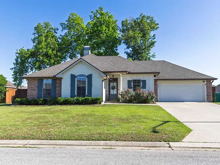 303 Spike Ln — Photo 1