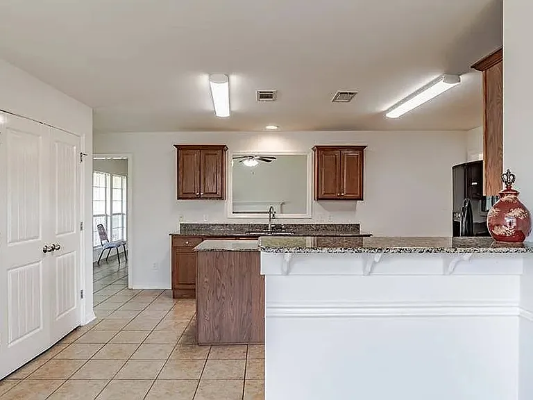 1375 Selby Phillips Dr — Photo 9