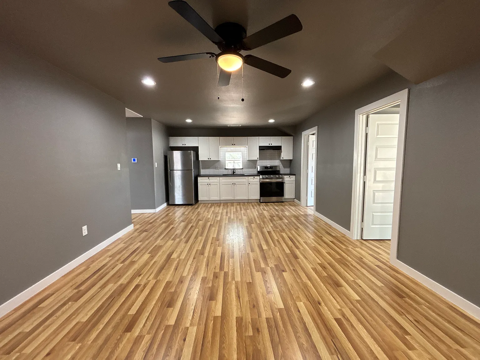 3 bed, 1300 sqft, $2,000 — Photo 3