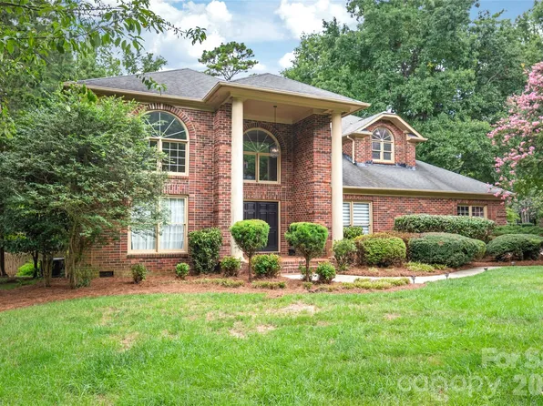 8600 Brownes Pond Ln, Charlotte, NC 28277