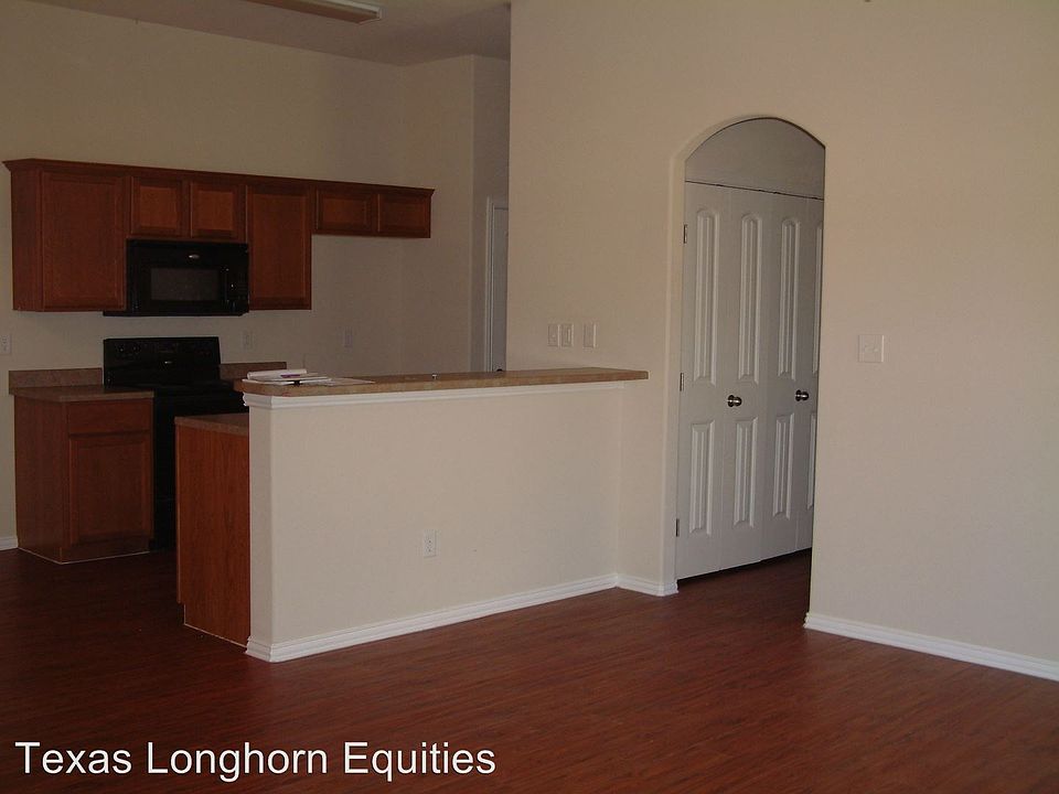 2nd image of 937 Sylvia St