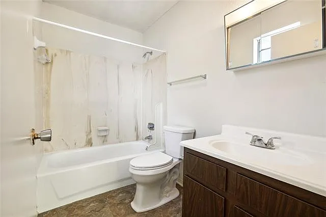 3827 Vernon St — Photo 6