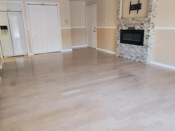 180 Main St APT F132, Bridgewater, MA 02324