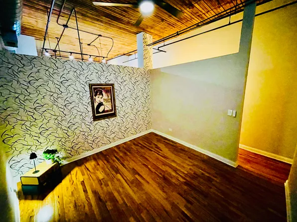 1670 N Claremont Ave, Chicago, IL