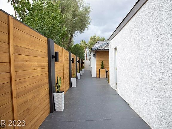 4th image of 3055 Bel Air Dr