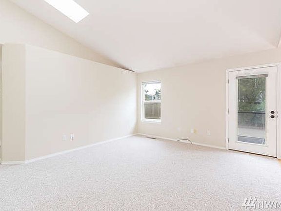 3rd image of 8924 15th St NE