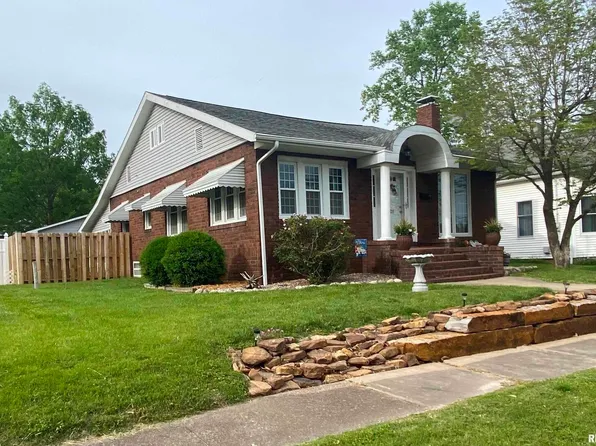 2128 Dewey St, Murphysboro, IL 62966