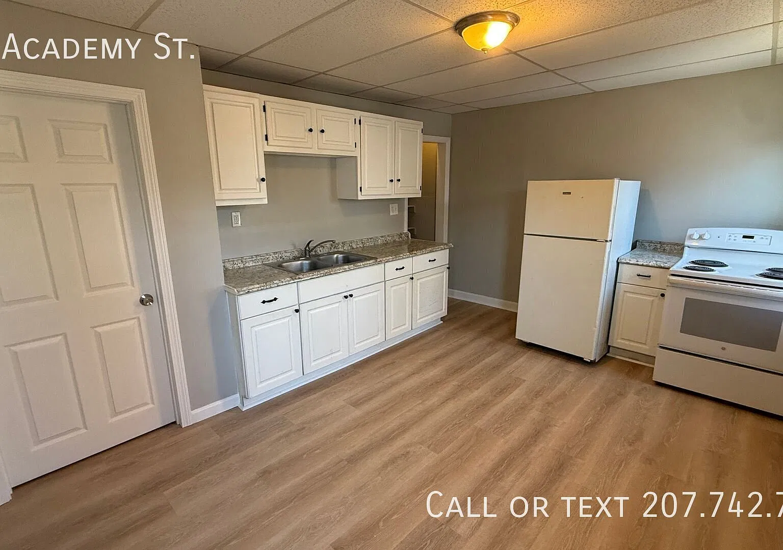 Nice Second Floor Apartment with Large Rooms — Photo 3