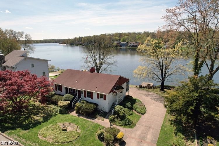 2nd image of 95 Lake Dr W