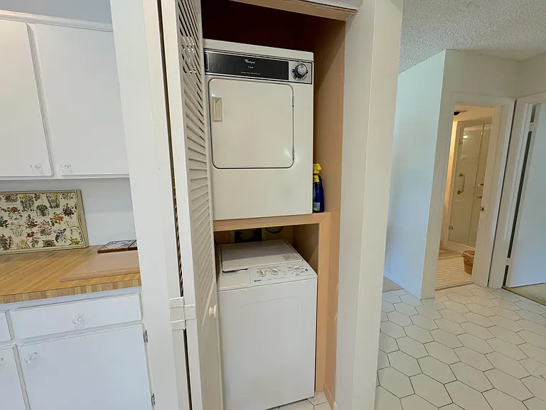 9 Stratford Dr E #B — Photo 17