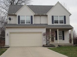 6301 Oak Tree Dr, Lorain, OH 44053