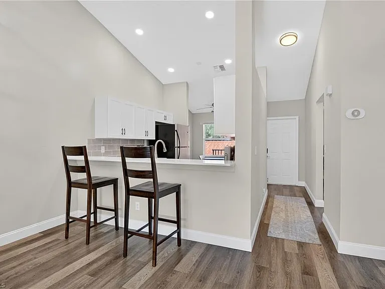 209 Robin Hood Cir #201 — Photo 6