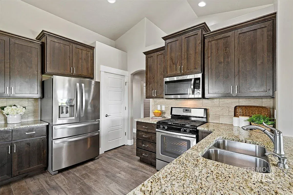3 bed, 2104 sqft, $3,500 — Photo 3