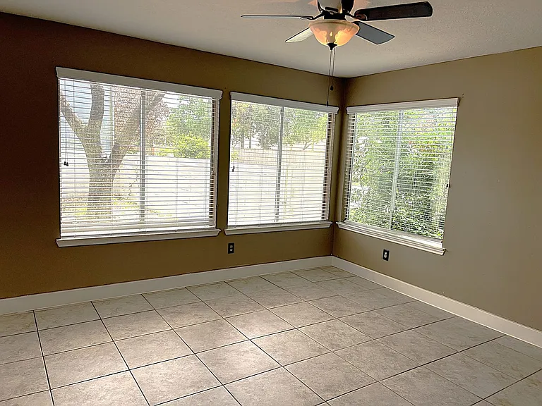 6819 Kingwood Glen Dr — Photo 7