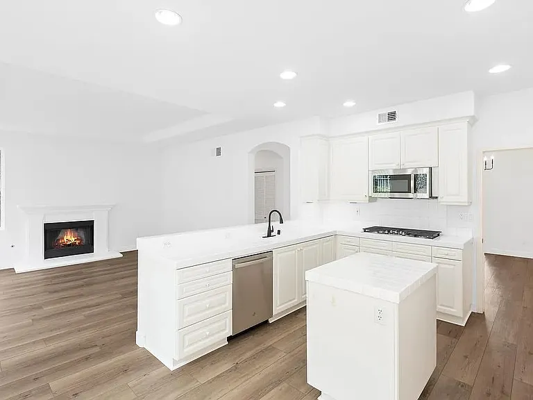 2738 Carriagedale Row — Photo 10