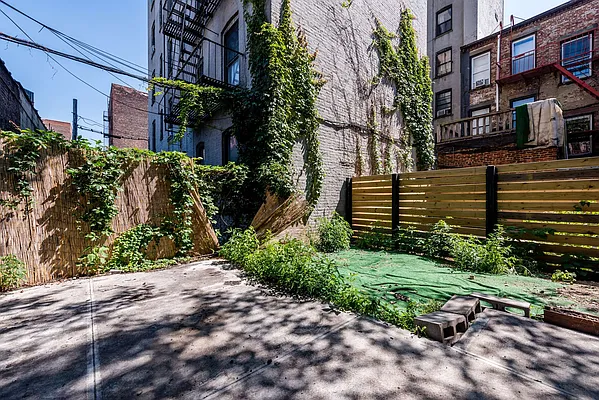 Rented by Nooklyn NYC LLC | media 12
