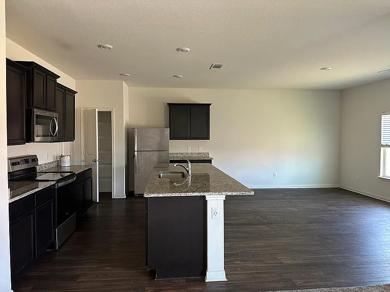 225 Allington Cir — Photo 13