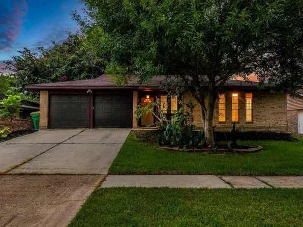 1728 Dolphin Dr, Seabrook, TX 77586