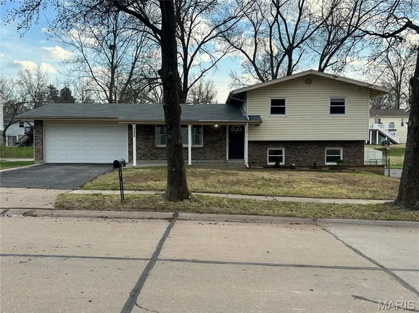 1226 Cottagemill Dr, Ballwin, MO 63021