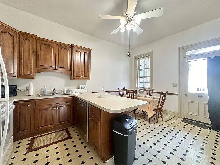 573 Bloom St #103 — Photo 8