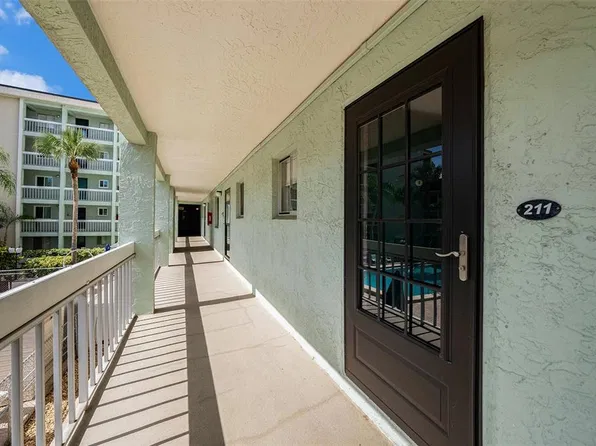 801 83RD AVENUE N #211, ST PETERSBURG, FL 33702