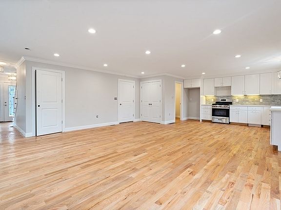 4th image of 6 West St #0