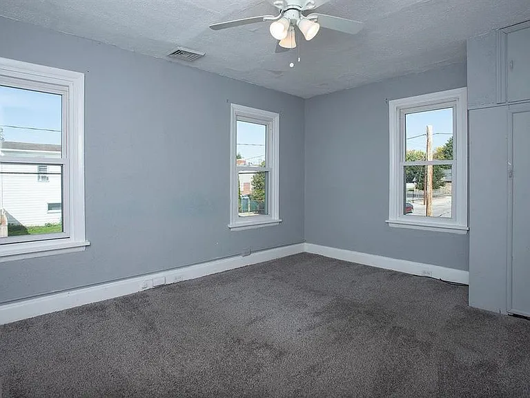 340 S Wood St — Photo 18
