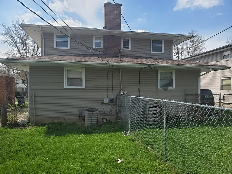 400 S Napoleon Ave — Photo 2