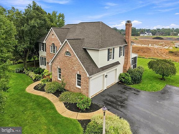 3rd image of 140 Olde Field Dr