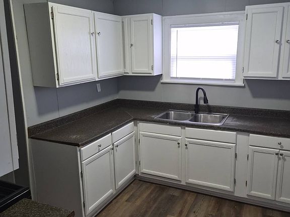 4th image of 375 E Manhattan Blvd