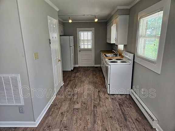 3rd image of 1120 Georgetown Dr