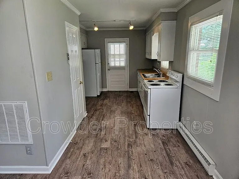 1120 Georgetown Dr — Photo 3