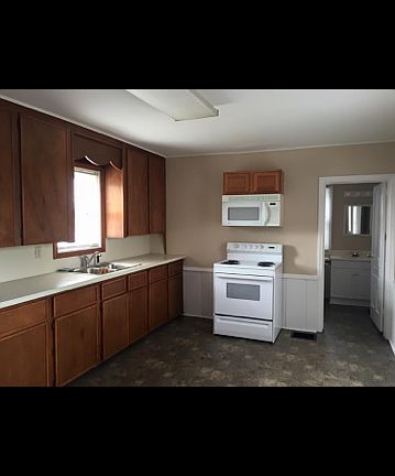 4th image of 309 W Main St