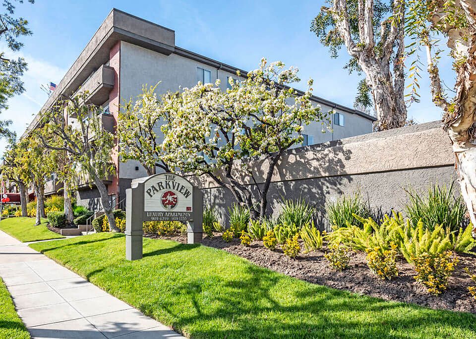 The Parkview Apartments - Entrance